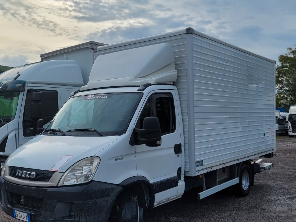 Iveco Daily 65C17 furgone in lega + pedana retratt