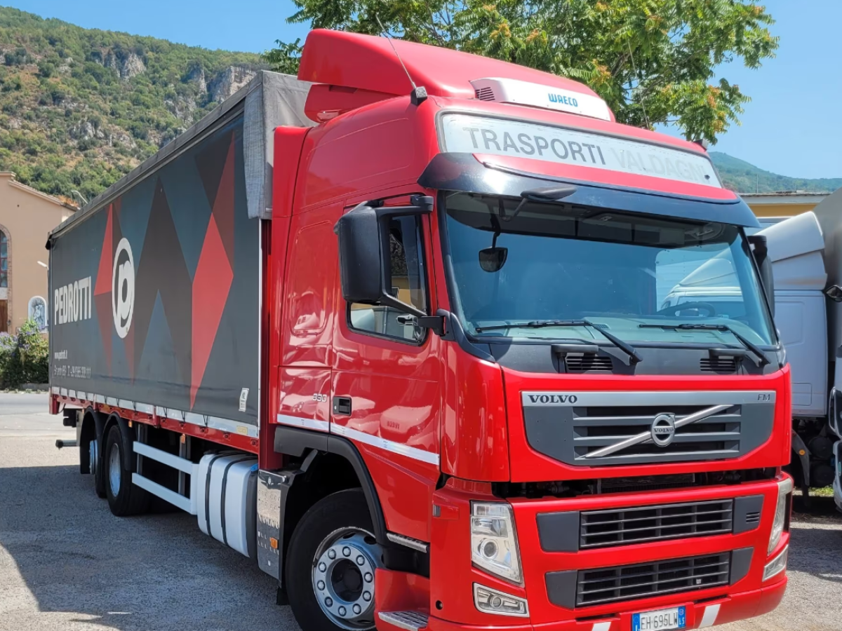 Volvo FM 11.330, cassone centinato 9 metri